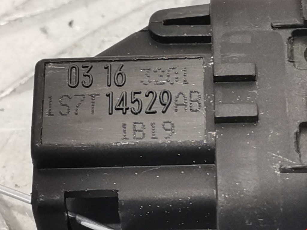 Кнопка стеклоподъемника FORD Mondeo III 2000-2007