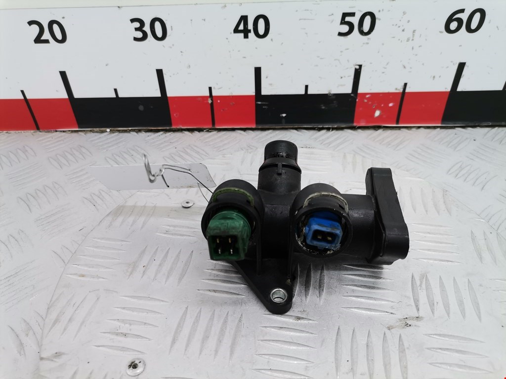 Тройник системы охлаждения AUDI A4 B5 1995-2001