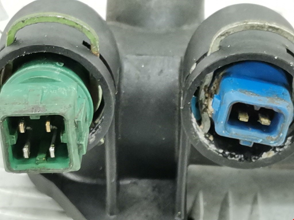 Тройник системы охлаждения AUDI A4 B5 1995-2001