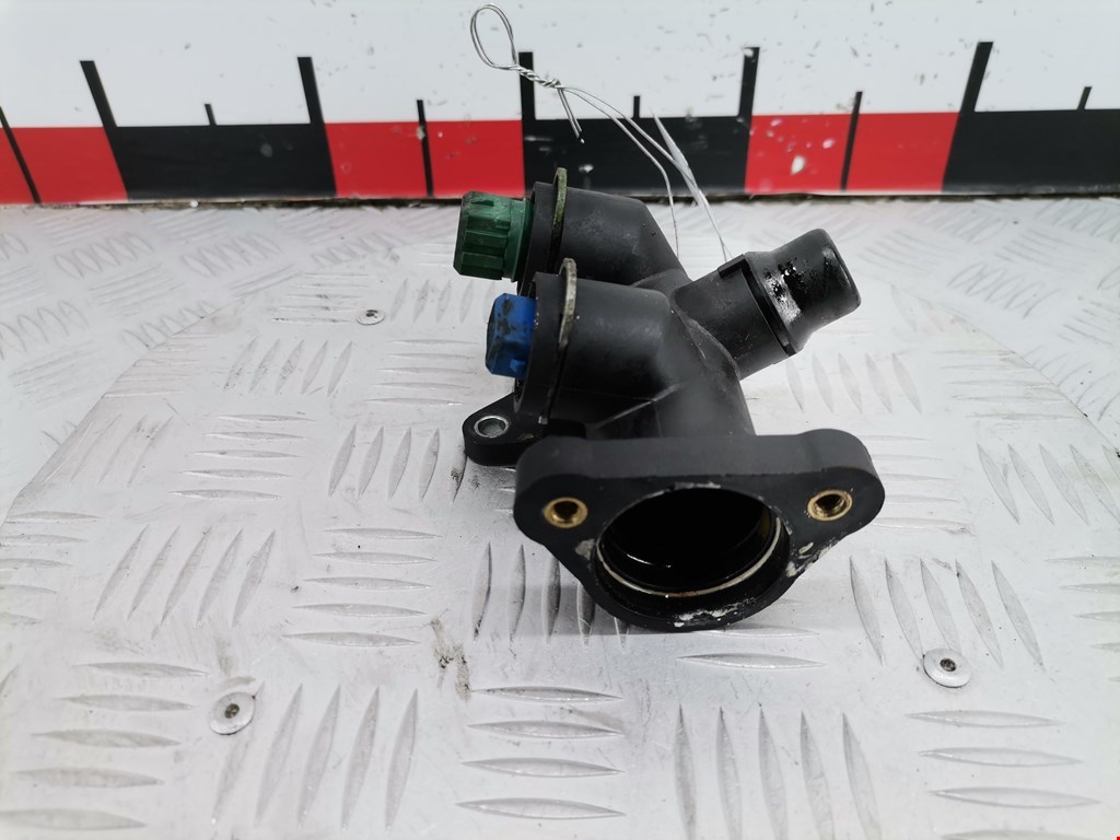 Тройник системы охлаждения AUDI A4 B5 1995-2001