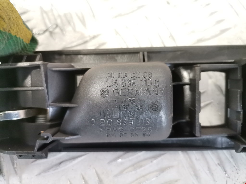 Ручка дверная задняя внутренняя левая VOLKSWAGEN Passat B5 1997-2005