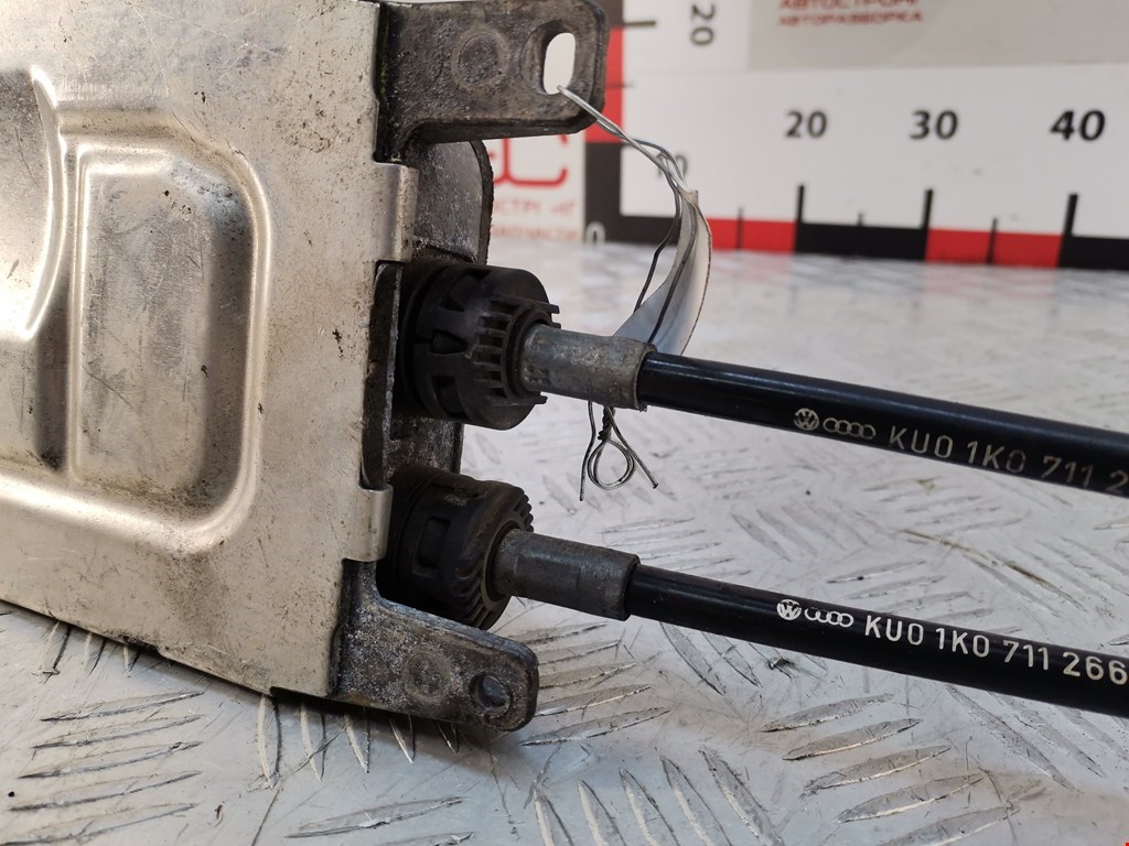 Кулиса (селектор) АКПП/МКПП в салоне VOLKSWAGEN Golf V 2003-2009