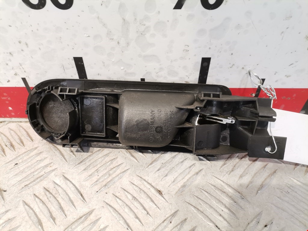 Ручка дверная задняя внутренняя левая VOLKSWAGEN Passat B5 1997-2005