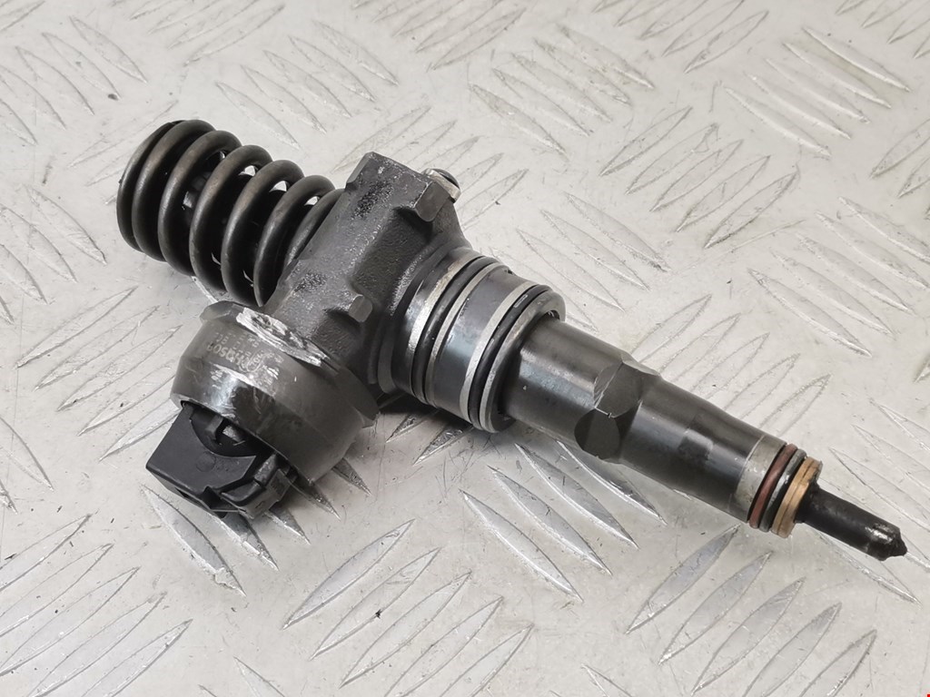 Форсунка дизельная электрическая VOLKSWAGEN Passat B6 2005-2011