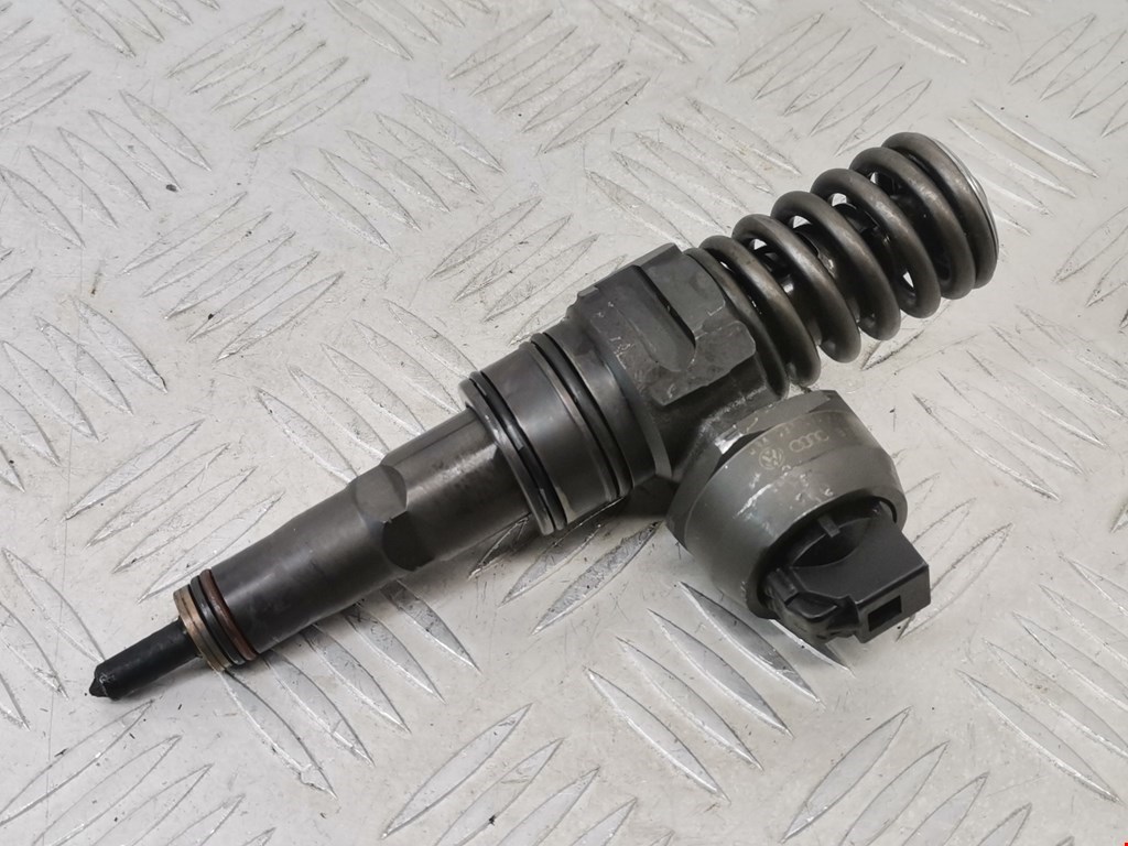 Форсунка дизельная электрическая VOLKSWAGEN Passat B6 2005-2011