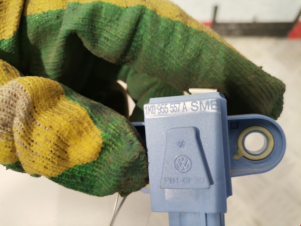 Датчик AIR BAG (подушек безопасности) VOLKSWAGEN Golf V 2003-2009