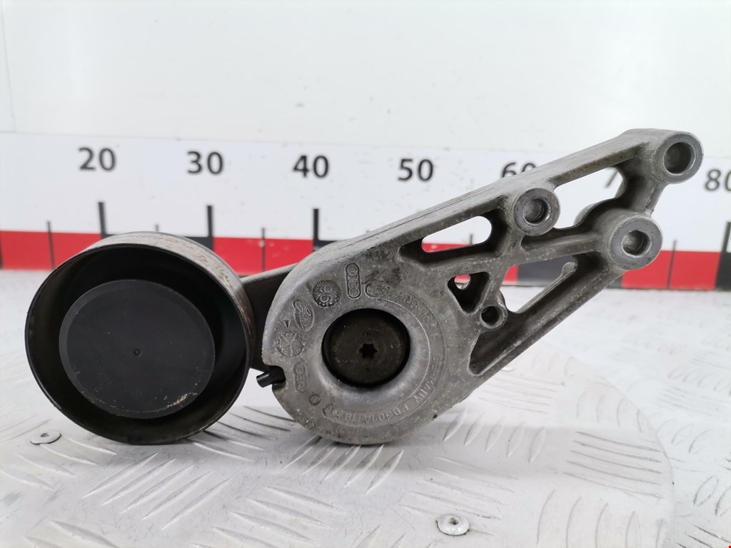 Натяжитель ремня генератора (приводного поликлинового ремня Volkswagen Passat 5 (1996-2000)