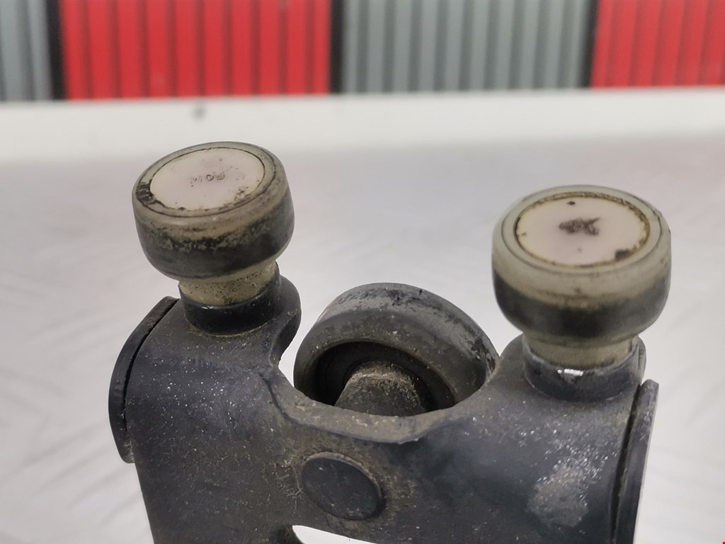 Ролик двери сдвижной (левый/правый средний верхний/нижний) MERCEDES-BENZ Vaneo 2001-2005