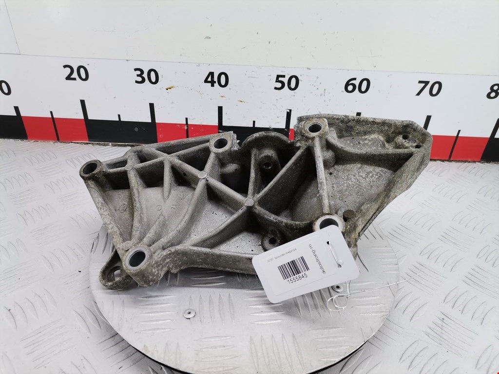 Кронштейн генератора RENAULT Megane II 2002-2009