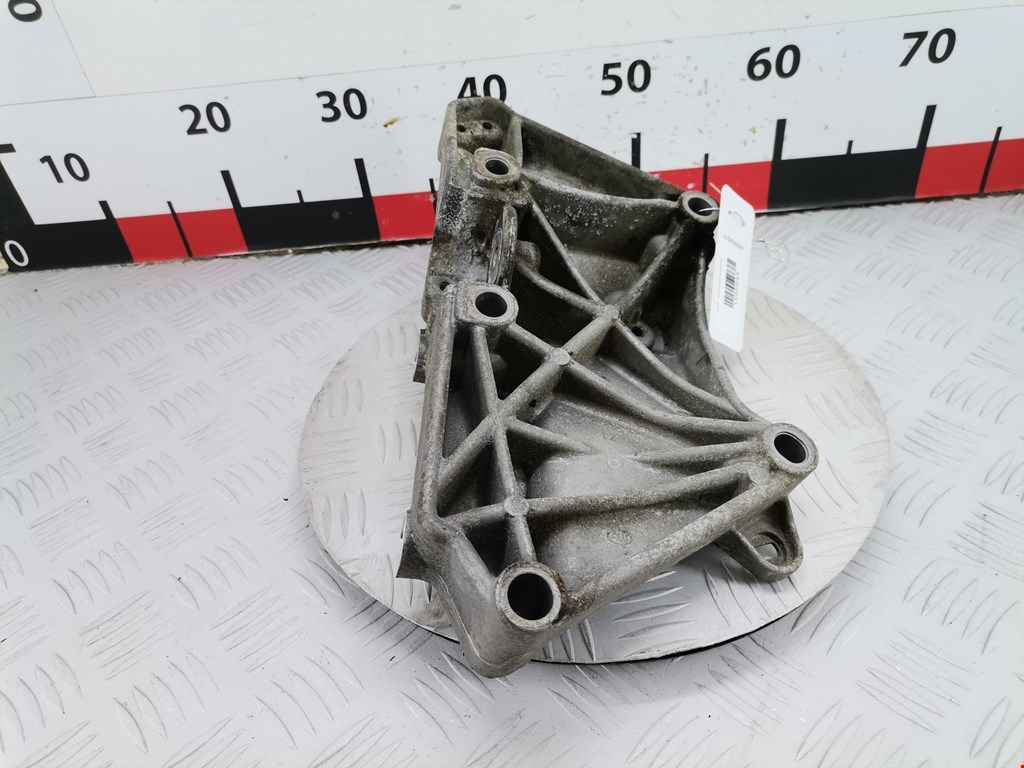 Кронштейн генератора RENAULT Megane II 2002-2009