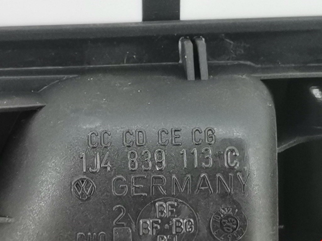 Ручка дверная задняя внутренняя левая VOLKSWAGEN Passat B5 1997-2005