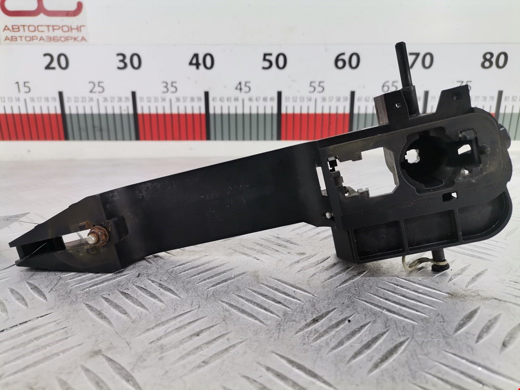 Кронштейн ручки FORD Fiesta 2001-2008