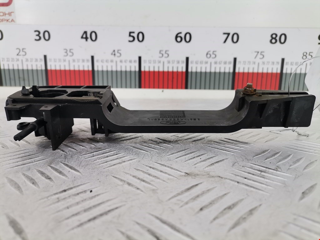 Кронштейн ручки FORD Fiesta 2001-2008