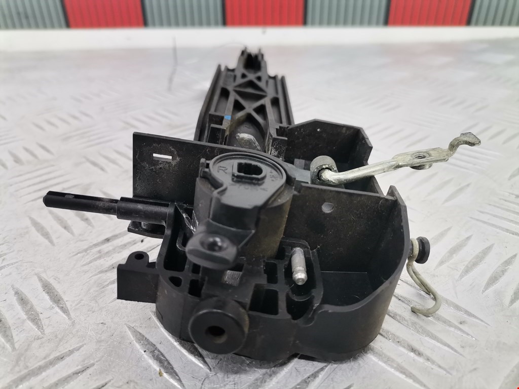 Кронштейн ручки FORD Fiesta 2001-2008