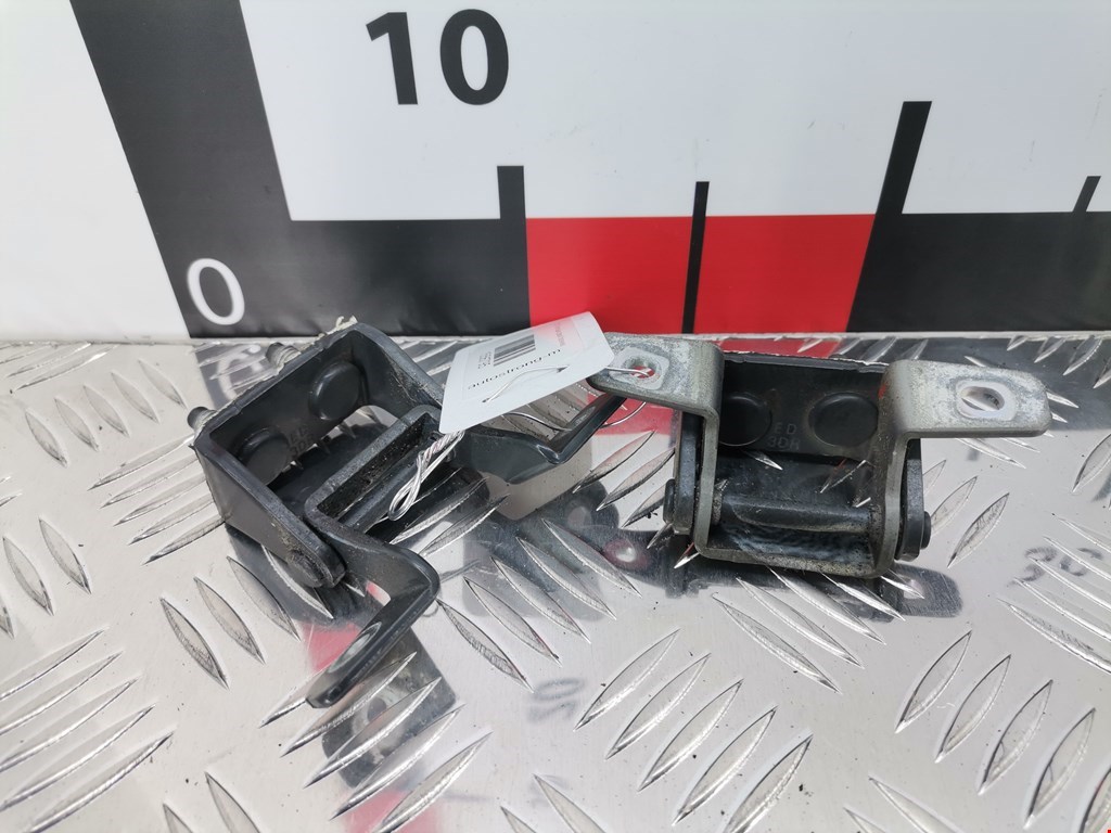 Петля крышки (двери) багажника Kia Ceed 1 (ED) (2006-2012)