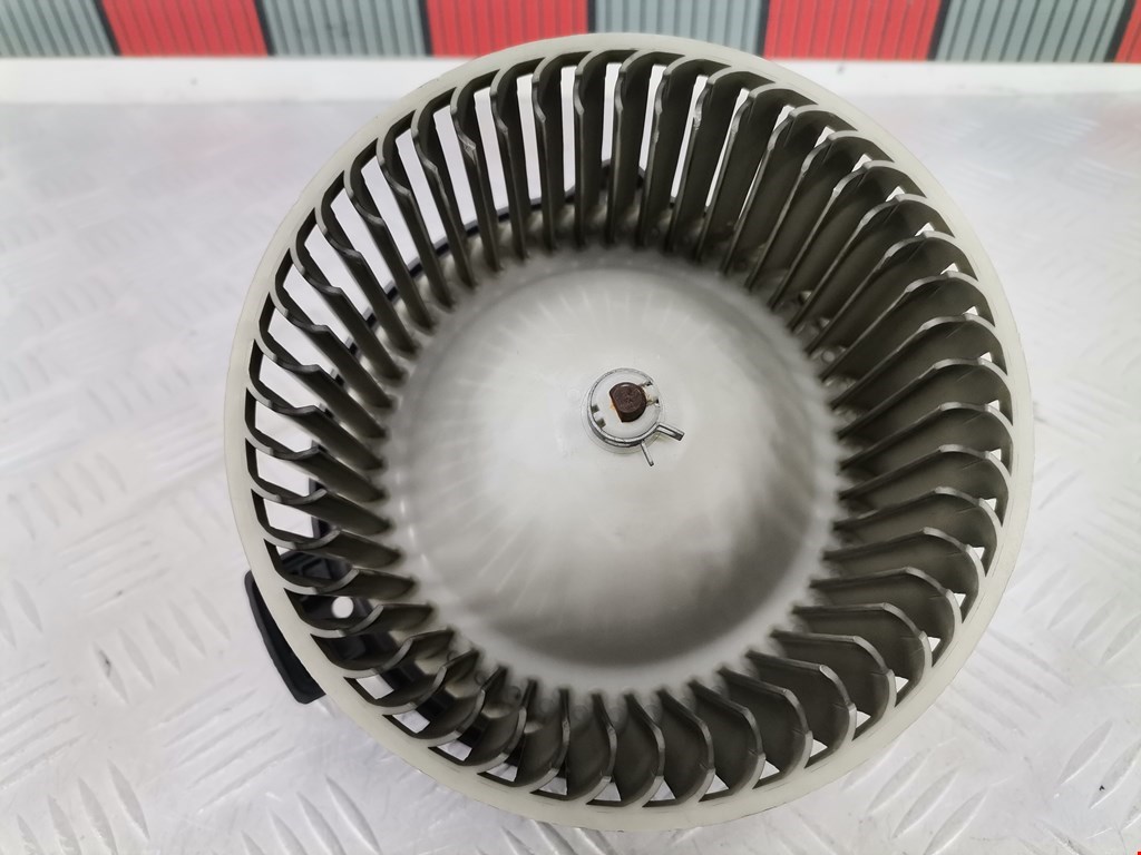 Моторчик печки (вентилятор отопителя) Mazda 6 GG (2002-2008)