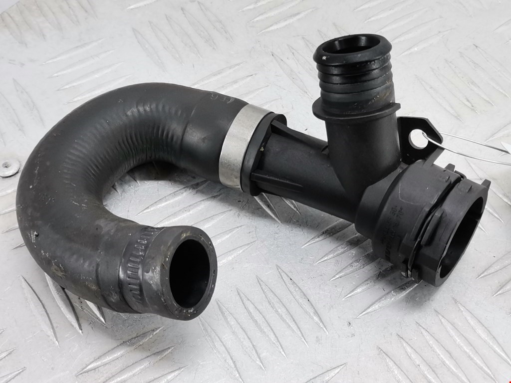 Патрубок системы охлаждения BMW 3-Series (E90/E91/E92/E93) (2004-2013)