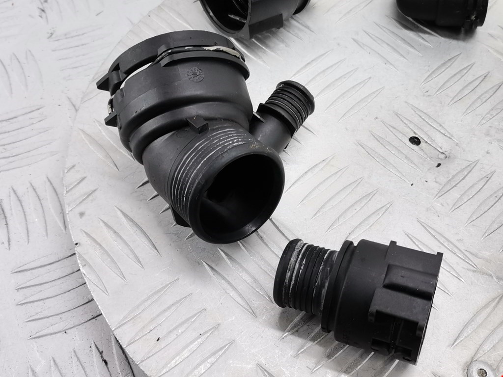 Тройник системы охлаждения BMW 3er E90/E91 2005-2012