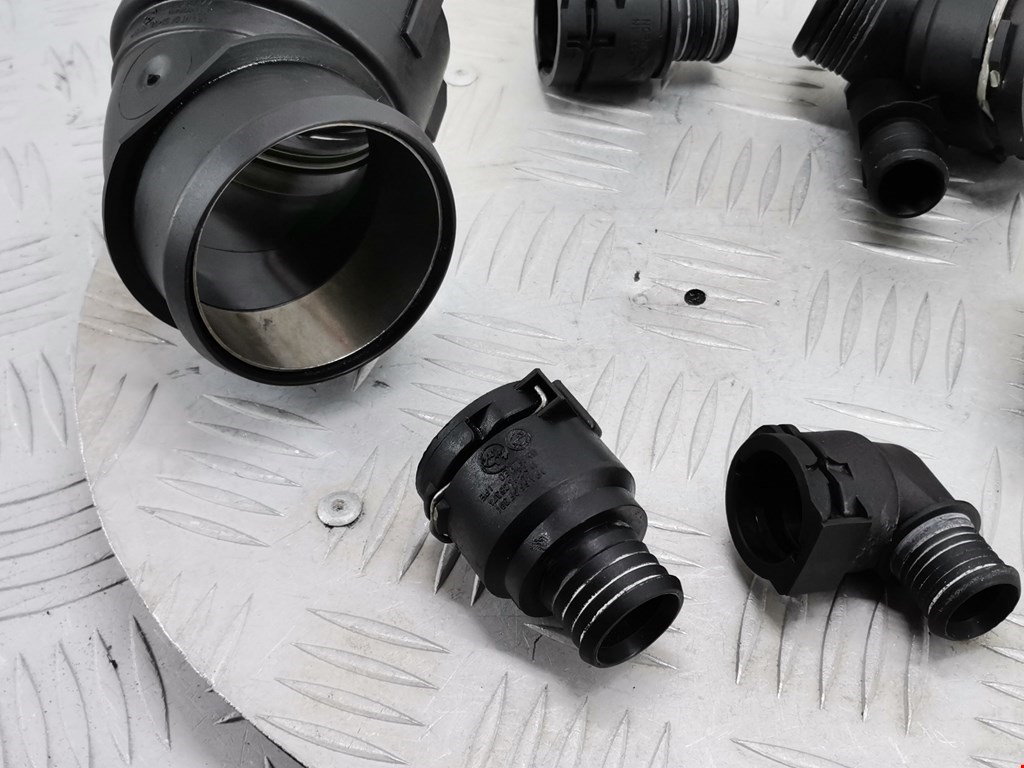 Тройник системы охлаждения BMW 3er E90/E91 2005-2012