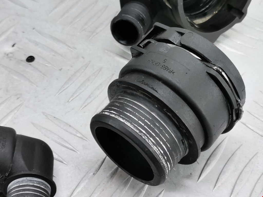 Тройник системы охлаждения BMW 3er E90/E91 2005-2012