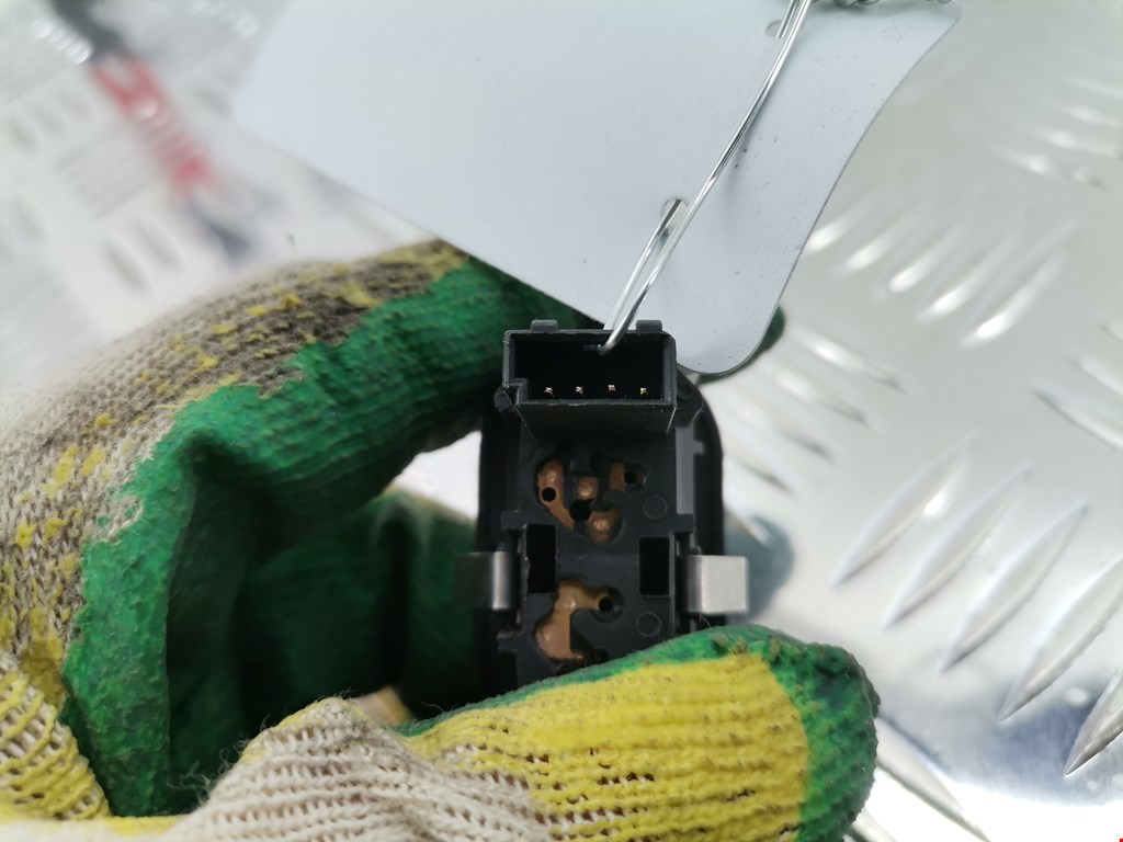 Кнопка стеклоподъемника OPEL Combo C 2001-2011