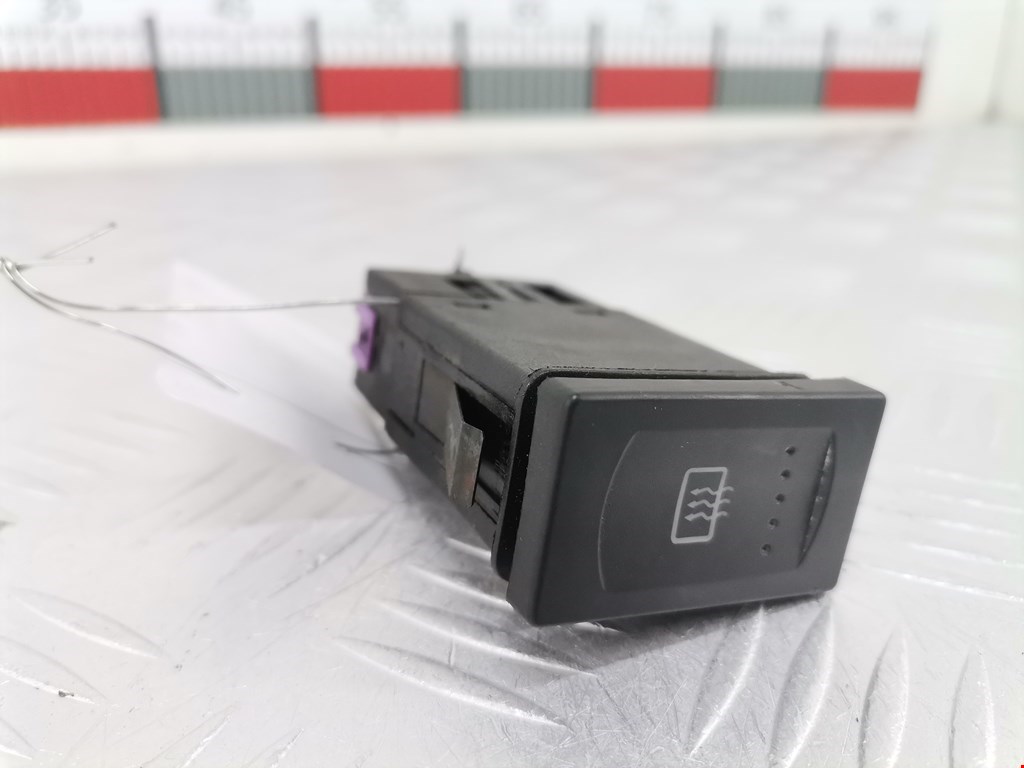 Кнопка подогрева (обогрева) заднего стекла Volkswagen Passat 5 (1996-2000)