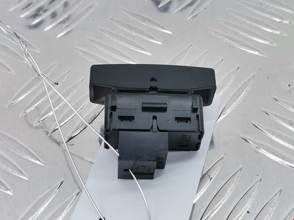 Кнопка центрального замка VOLKSWAGEN Touareg 2002-2010