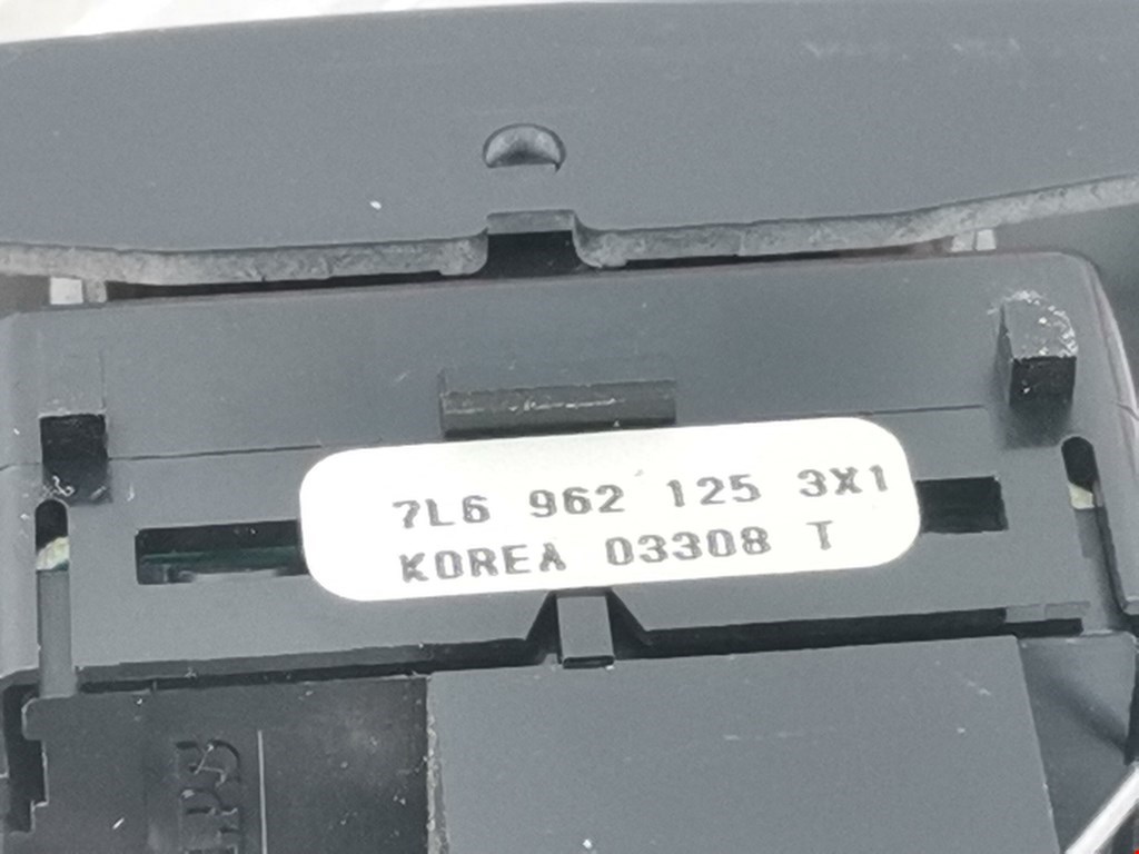 Кнопка центрального замка VOLKSWAGEN Touareg 2002-2010