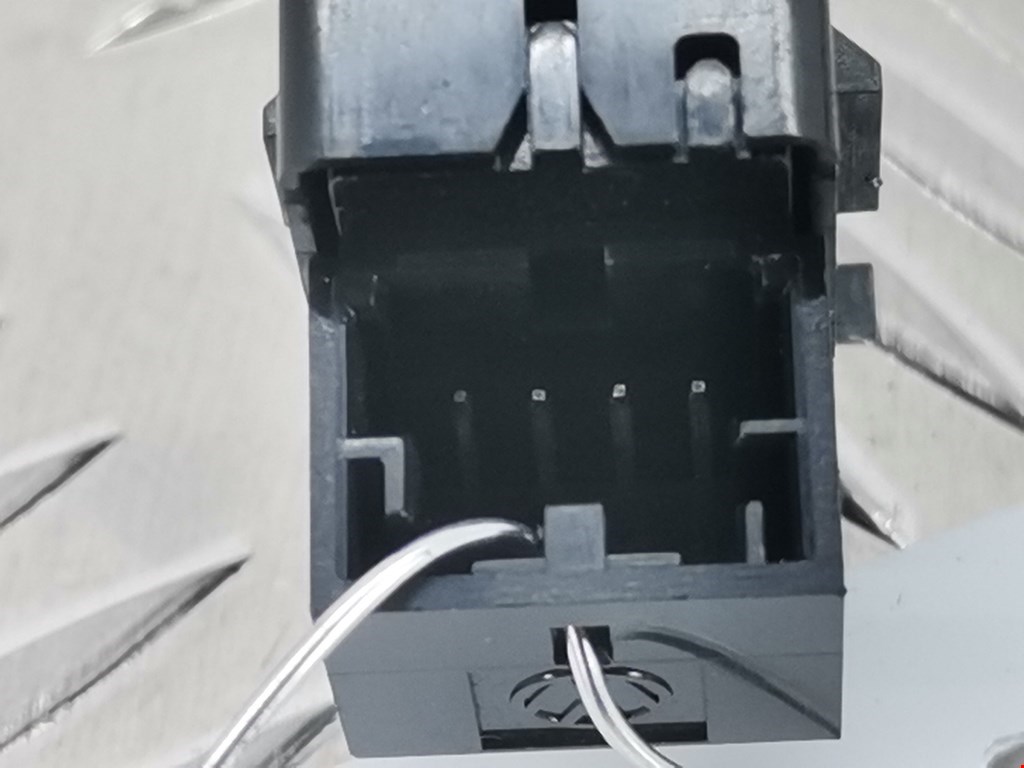 Кнопка центрального замка VOLKSWAGEN Touareg 2002-2010