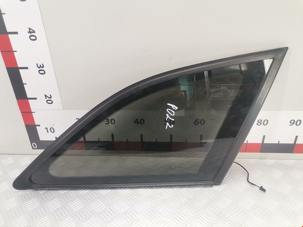 Стекло кузовное глухое правое AUDI A4 B8 2007-2015