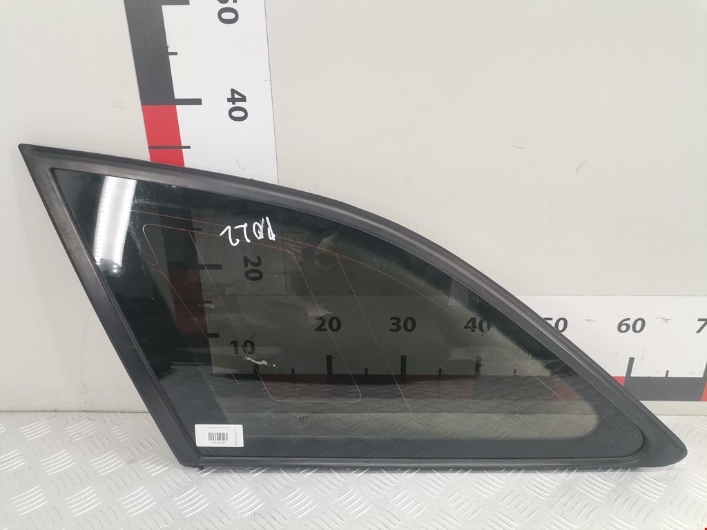 Стекло кузовное глухое левое AUDI A4 B8 2007-2015