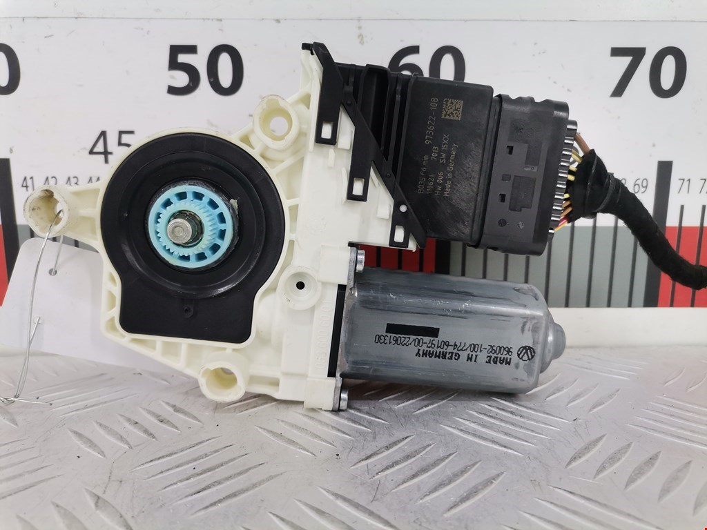 Моторчик (двигатель) стеклоподъемника VOLKSWAGEN Jetta VI 2011-2017