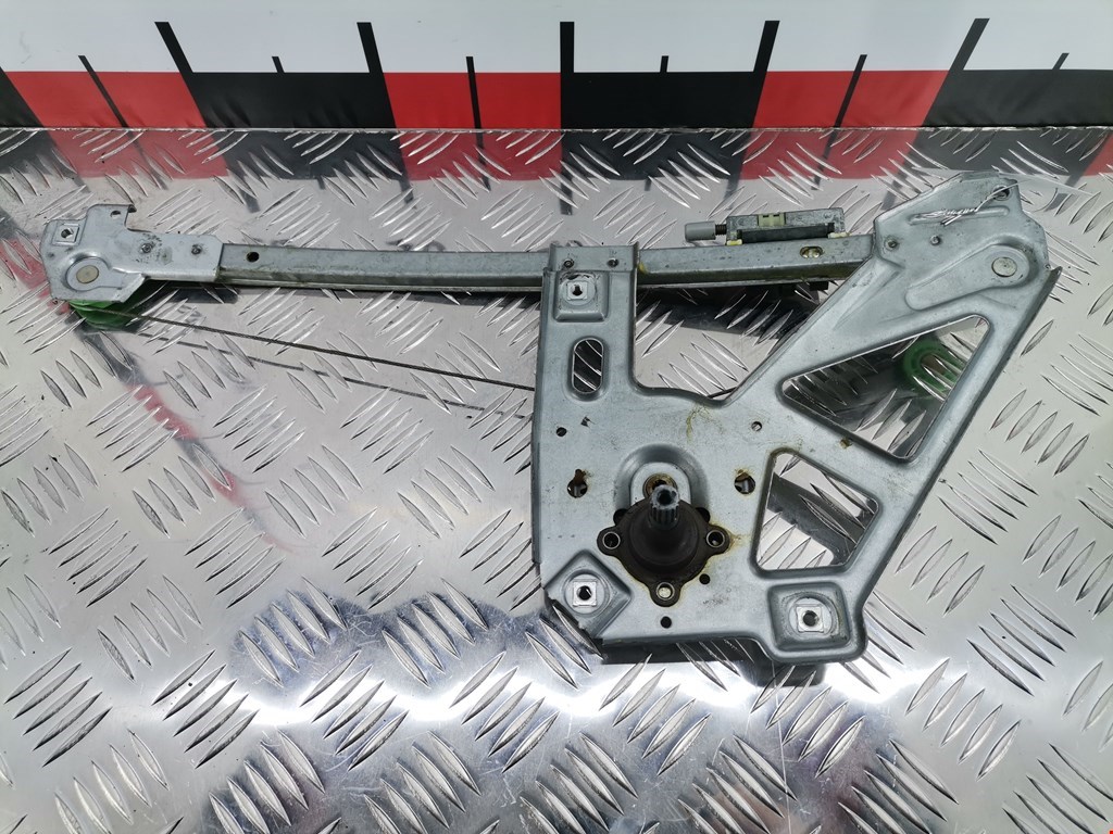 Стеклоподъемник механический двери задней правой Audi 100 C4 (1990-1994)