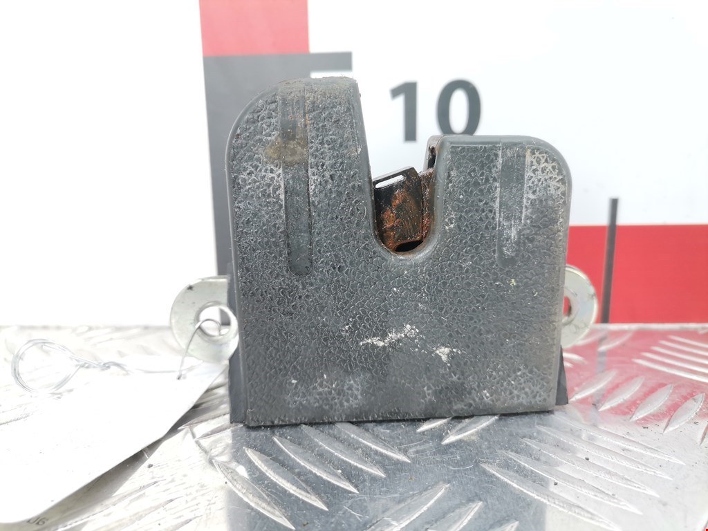 Замок багажника (крышки двери) VOLKSWAGEN Golf V 2003-2009