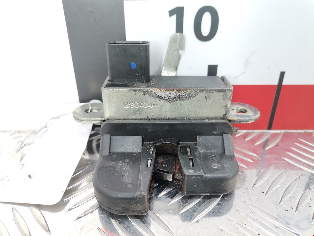 Замок багажника (крышки двери) VOLKSWAGEN Golf V 2003-2009
