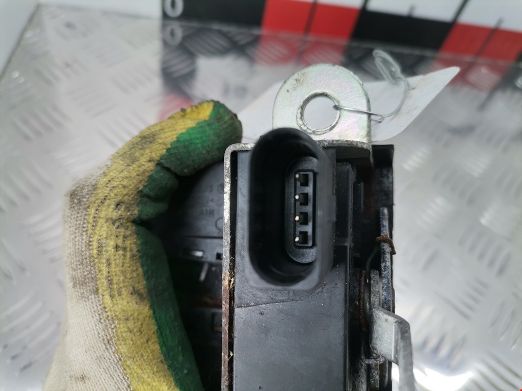 Замок багажника (крышки двери) VOLKSWAGEN Golf V 2003-2009