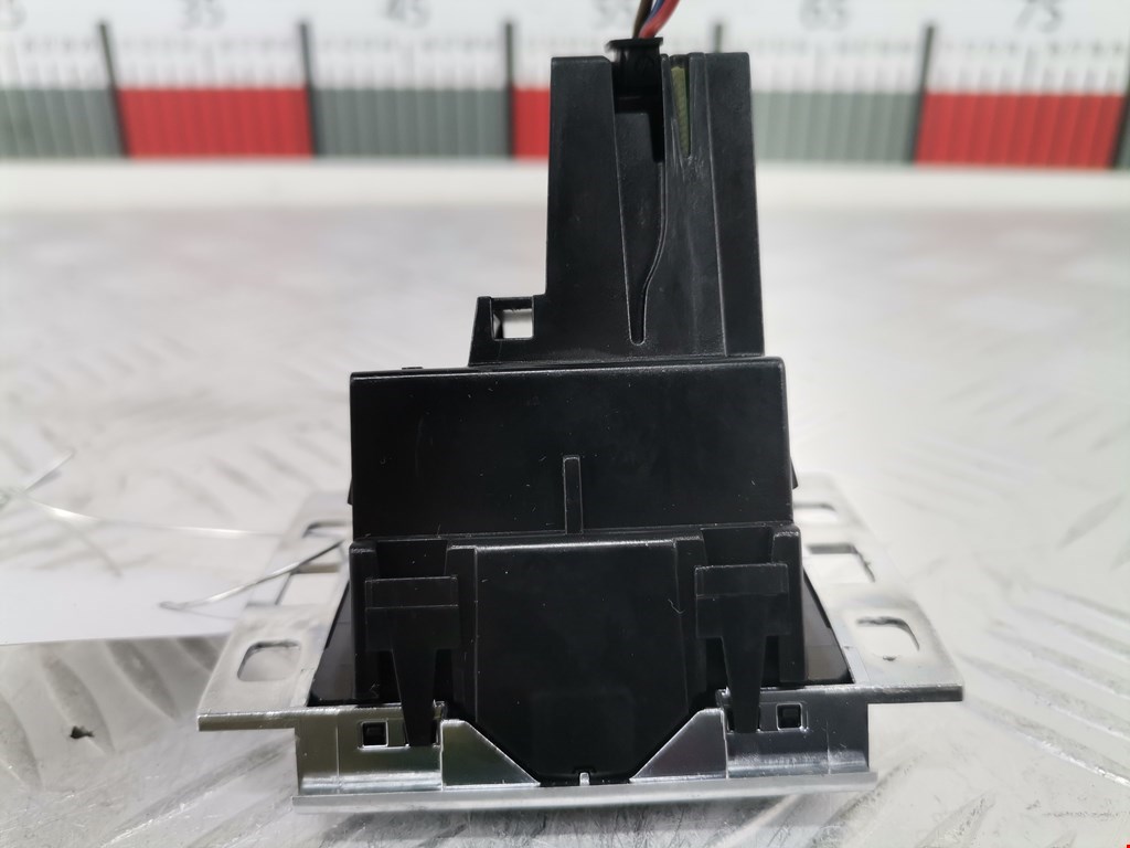 Часы VOLKSWAGEN Passat B7 2011-2015