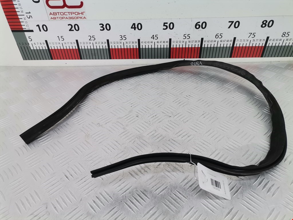 Уплотнитель (наружный) VOLKSWAGEN Passat B7 2011-2015