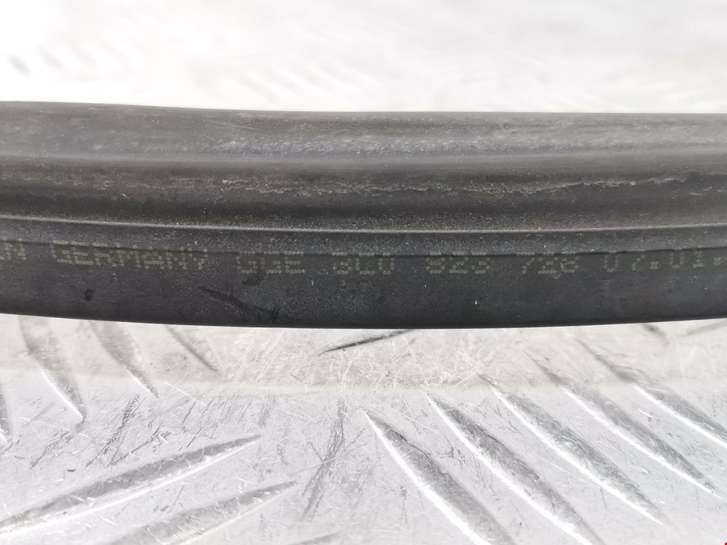 Уплотнитель (наружный) VOLKSWAGEN Passat B7 2011-2015