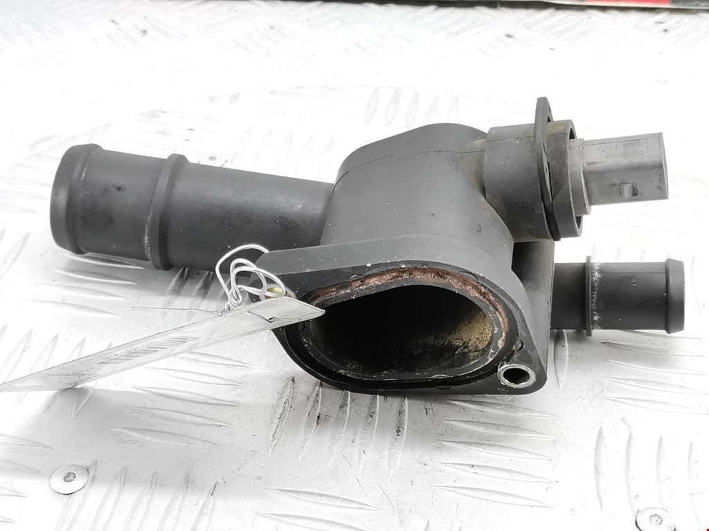 Тройник системы охлаждения VOLKSWAGEN Golf V 2003-2009