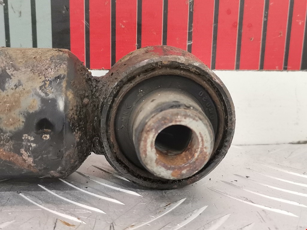 Амортизатор задний левый TOYOTA Avensis 2009-2015