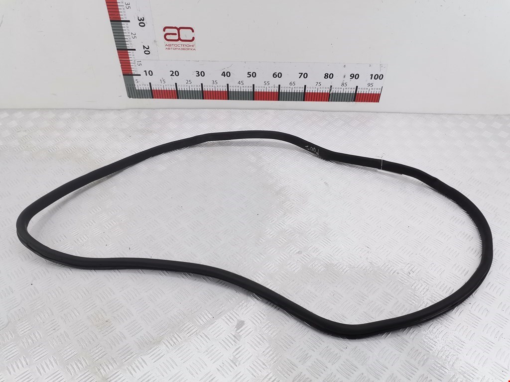 Уплотнитель двери VOLKSWAGEN Passat B7 2011-2015