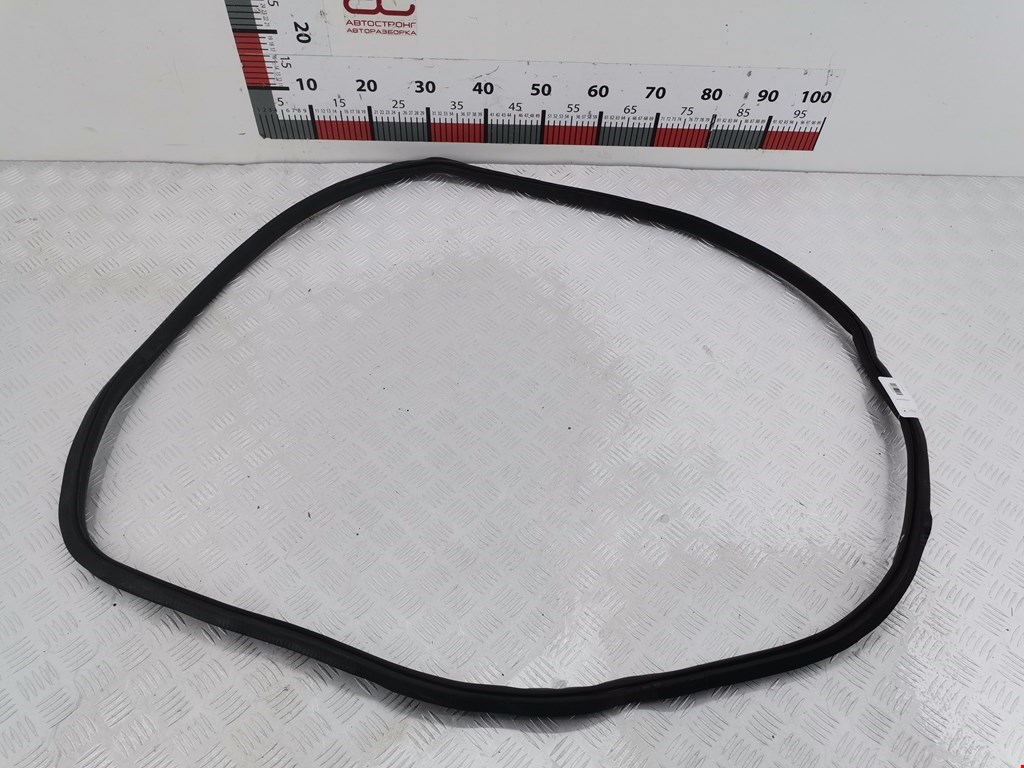 Уплотнитель двери VOLKSWAGEN Passat B7 2011-2015