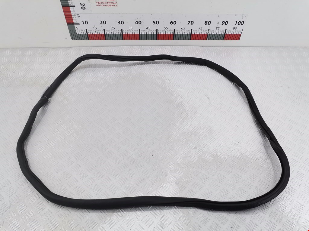 Уплотнитель двери VOLKSWAGEN Passat B7 2011-2015