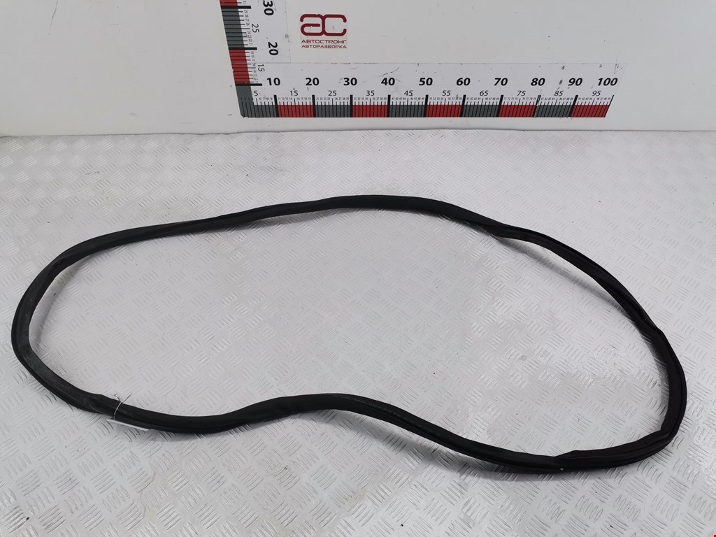 Уплотнитель двери VOLKSWAGEN Passat B7 2011-2015