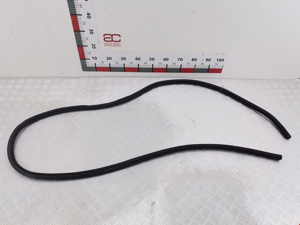 Уплотнитель двери VOLKSWAGEN Caddy III 2004-2015