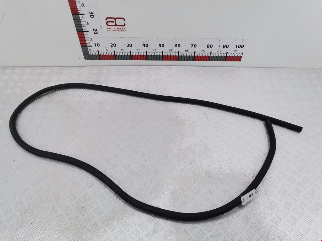 Уплотнитель двери VOLKSWAGEN Caddy III 2004-2015