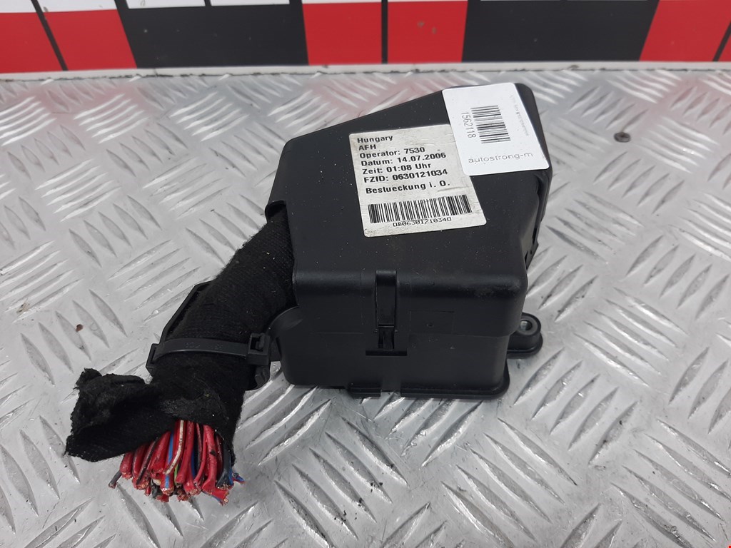 Датчик уровня в бачок омывателя AUDI A6 C6 2004-2010