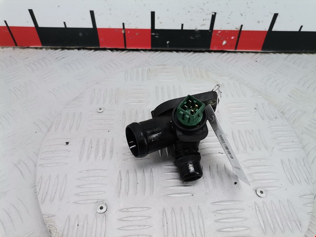 Тройник системы охлаждения AUDI A4 B5 1995-2001