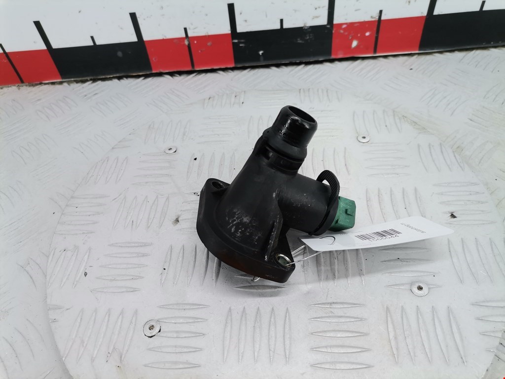 Тройник системы охлаждения AUDI A4 B5 1995-2001